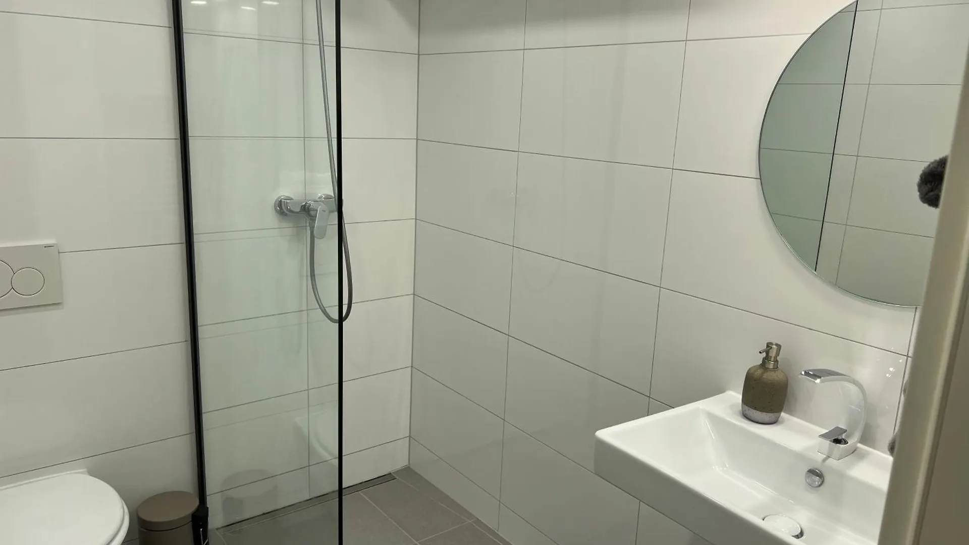 Geraeumige Unterkunft Auch Familienfreundlich Bis 4 Personen Koeln Apartment Köln