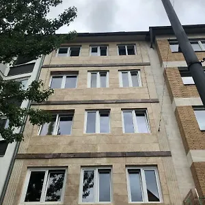 Hotel Moji, Kolonia