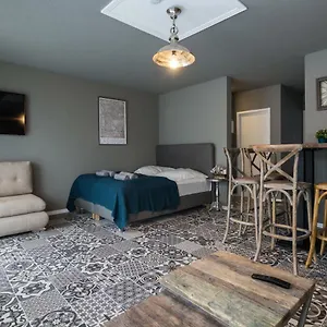 The Liv. - Station Appartement